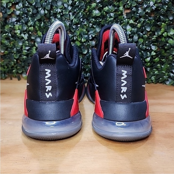 Nike Air Jordan Mars 270 Red & Black Classic Sneakers Women's Size 5.5 Youth 4 - Picture 4 of 9